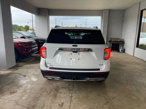 Used 2020 Ford Explorer XLT w/ Equipment Group 202A AWD/4WD image 5