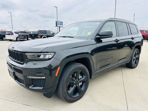 Used 2022 Jeep Grand Cherokee L Limited w/ Black Appearance Package AWD/4WD image 38