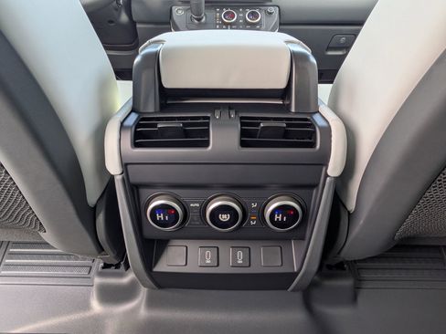 New 2026 Land Rover Defender 110 X-Dynamic SE image 24