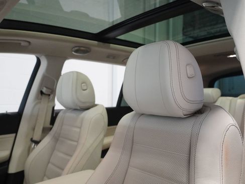 Used 2023 Mercedes-Benz GLS 580 4MATIC image 12