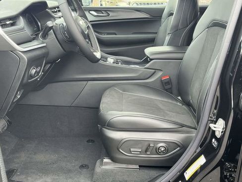 New 2025 Jeep Grand Cherokee L Laredo AWD/4WD image 10