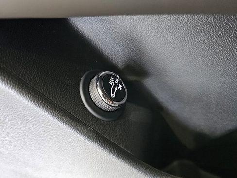 Used 2025 Cadillac XT6 Sport w/ Platinum Package image 31