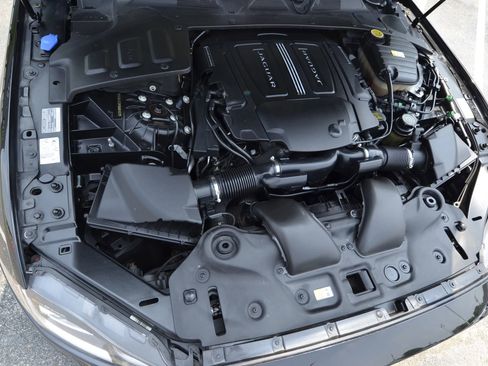 Used 2016 Jaguar XJ R-Sport image 40