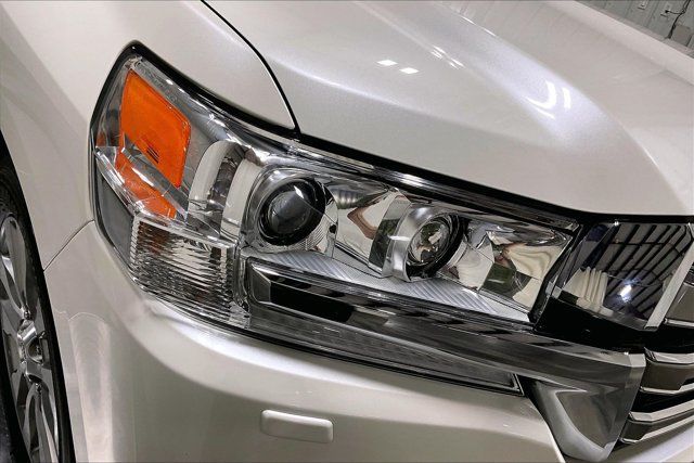 Used 2018 Toyota Land Cruiser AWD/4WD image 29