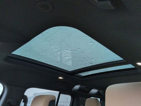 Used 2025 Land Rover Defender 110 S image 19