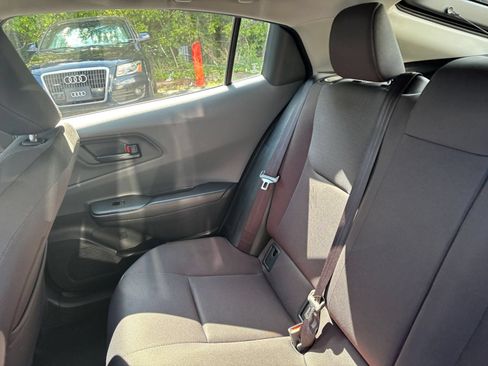 Used 2025 Toyota Prius LE FWD image 33