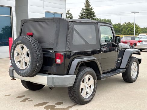 Used 2009 Jeep Wrangler Sahara w/ Dual Top Group AWD/4WD image 8