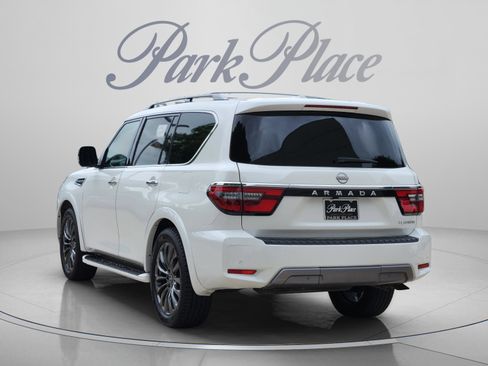 Used 2022 Nissan Armada Platinum w/ Captain's Chairs Package RWD image 3