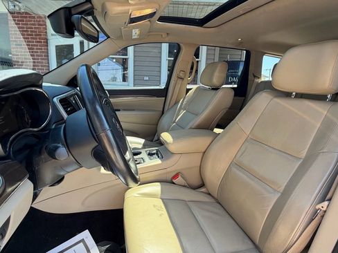 Used 2018 Jeep Grand Cherokee Limited AWD/4WD image 9