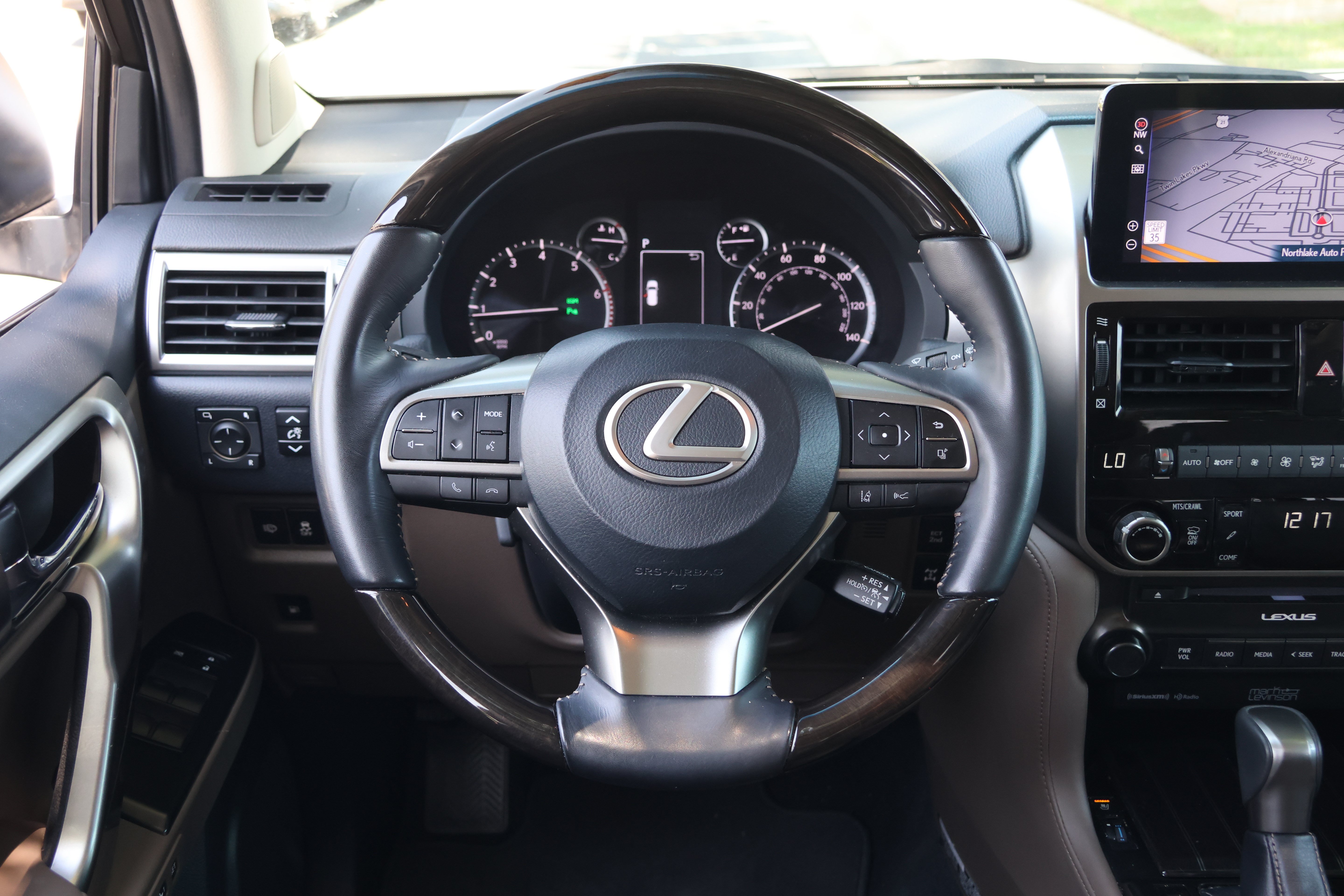Used 2023 Lexus GX 460 Luxury w/ Sport Design Package AWD/4WD image 29