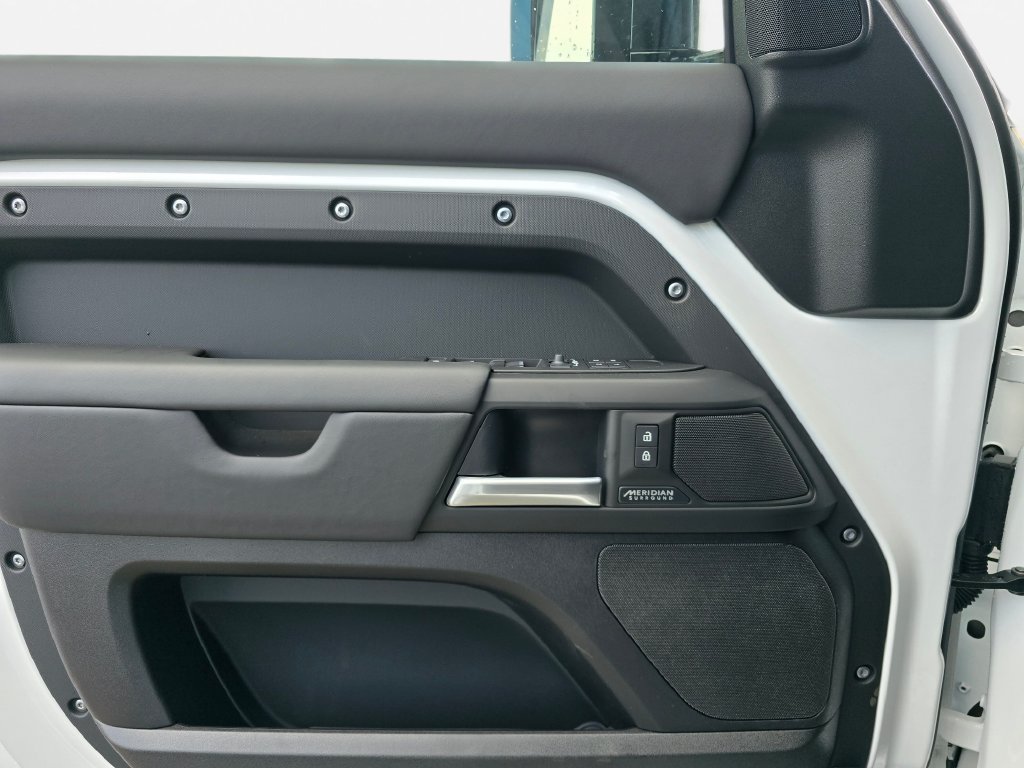 New 2026 Land Rover Defender 110 X-Dynamic SE AWD/4WD image 28
