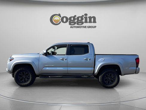 Used 2023 Toyota Tacoma TRD Sport image 2