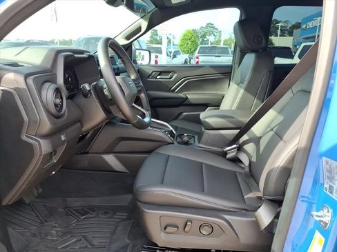 Used 2025 Chevrolet Colorado Trail Boss AWD/4WD image 19