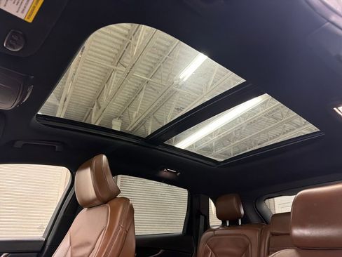 Used 2022 Lincoln Nautilus Reserve image 9