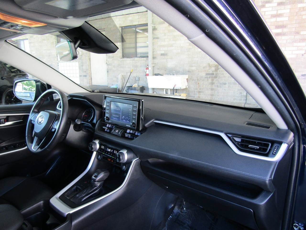 Used 2021 Toyota RAV4 XLE Premium FWD image 11