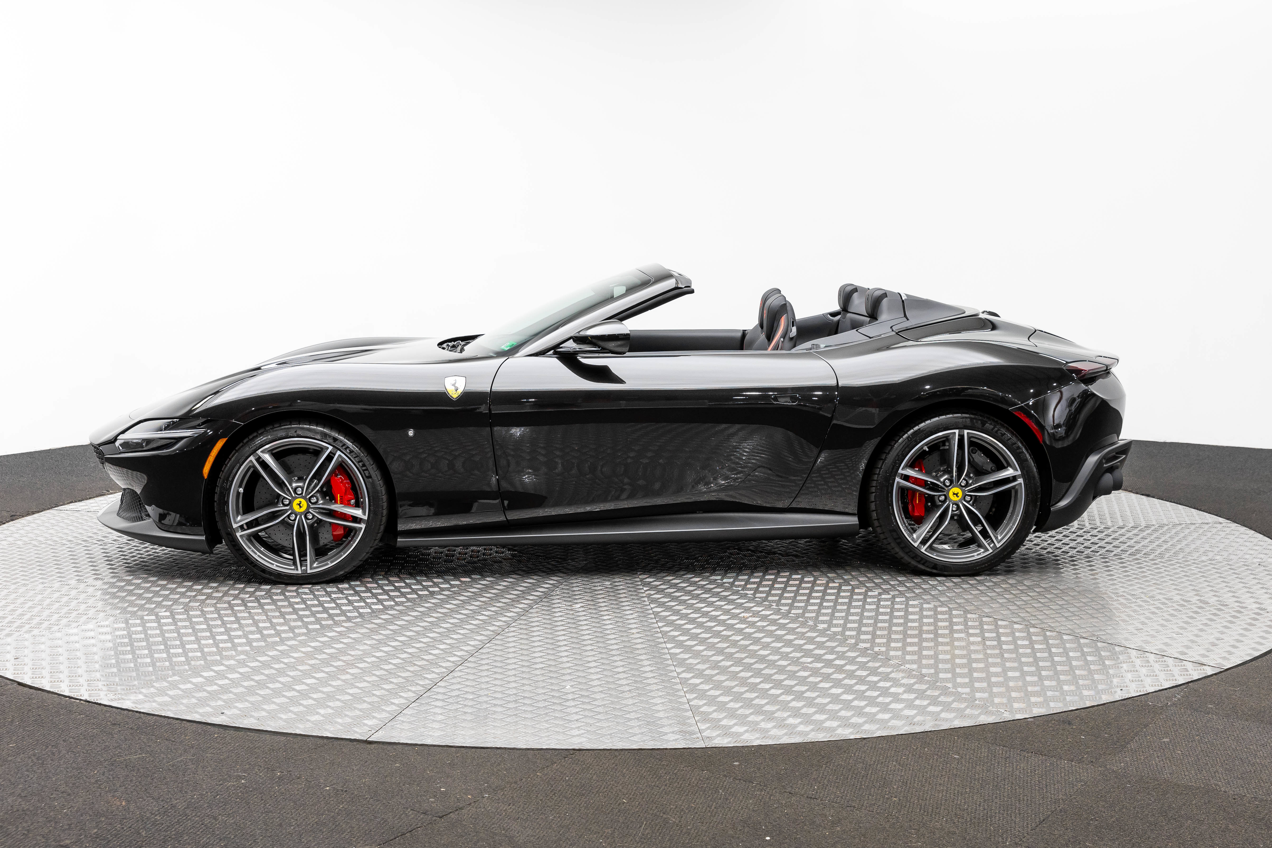Certified 2025 Ferrari Roma Spider RWD image 2