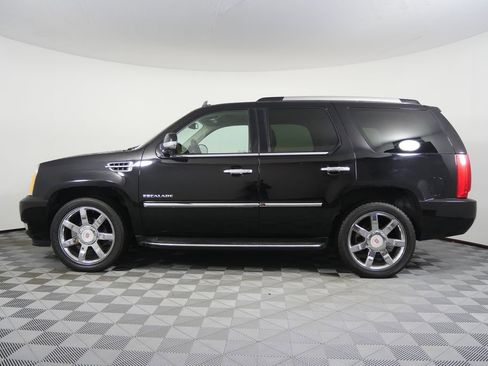 Used 2010 Cadillac Escalade AWD image 6