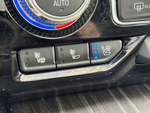 Used 2021 GMC Yukon XL Denali w/ Denali Premium Package image 50