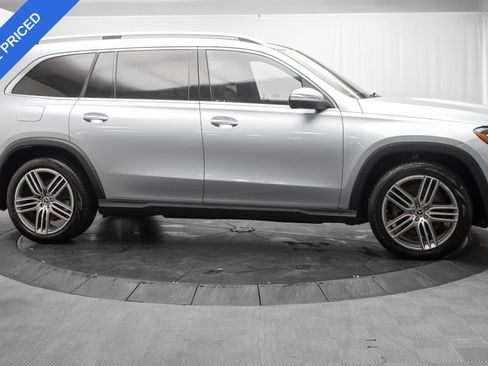 Used 2025 Mercedes-Benz GLS 450 4MATIC image 2