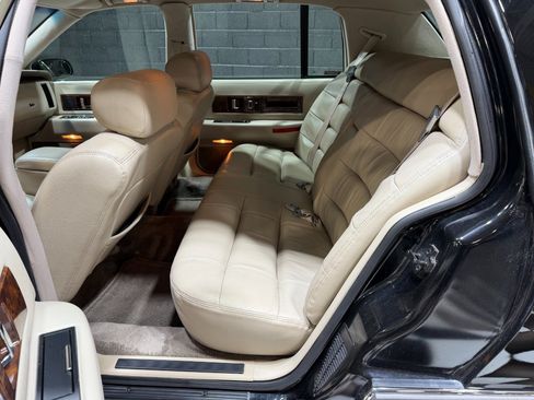 Used 1995 Cadillac Fleetwood Brougham RWD image 51