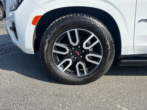 Used 2024 GMC Yukon XL AT4 w/ AT4 Premium Plus Package AWD/4WD image 10