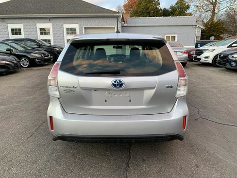 Used 2016 Toyota Prius V Five image 6