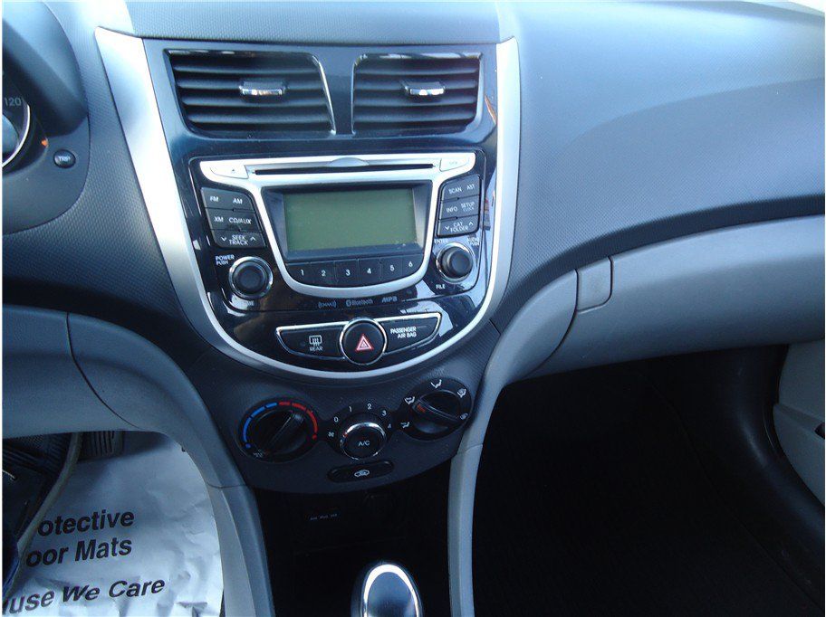 Used 2013 Hyundai Accent SE FWD image 23