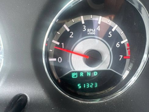 Used 2013 Chrysler 200 Touring FWD image 3