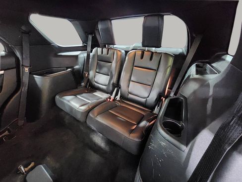 Used 2018 Ford Explorer XLT w/ Equipment Group 202A AWD/4WD image 40