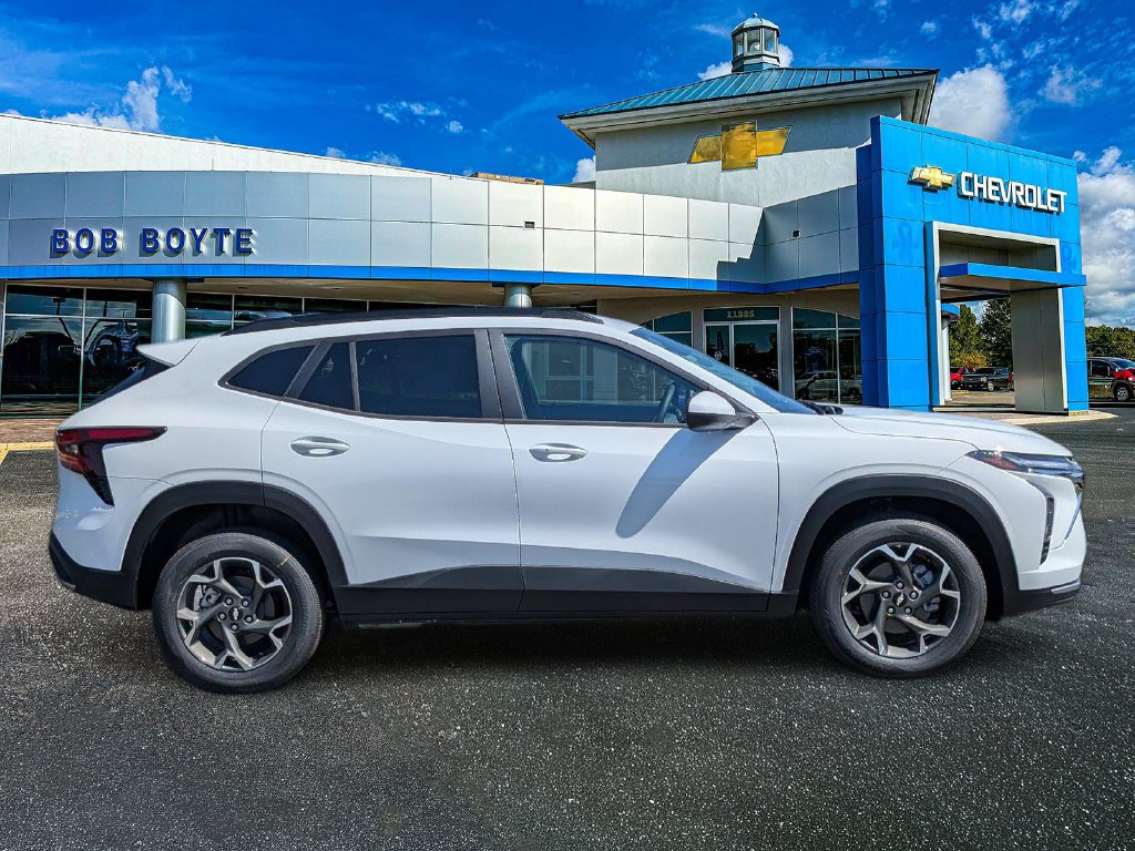New 2026 Chevrolet Trax LT w/ LT Convenience Package FWD image 8