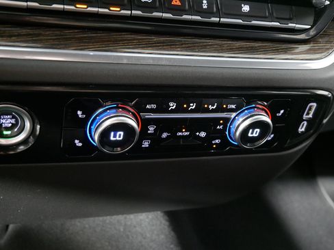 Used 2022 GMC Sierra 1500 SLE AWD/4WD image 23