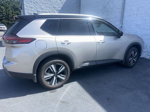 Used 2025 Nissan Rogue SL w/ SL Premium Package image 1