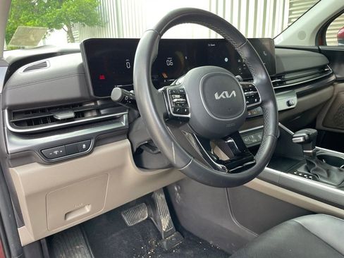 Used 2025 Kia Carnival FWD image 10