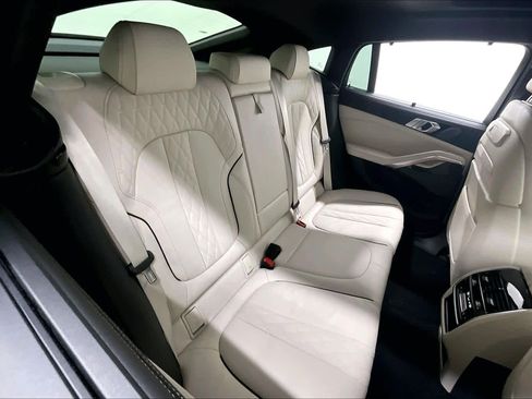 Used 2025 BMW X6 M60i image 18