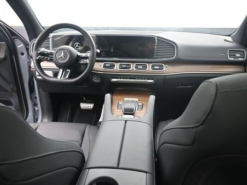 Used 2025 Mercedes-Benz GLS 450 4MATIC image 27