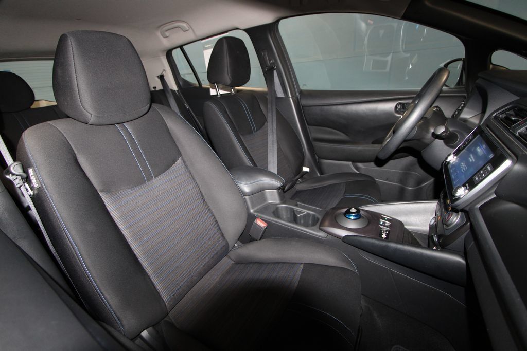 Used 2025 Nissan Leaf S FWD image 20