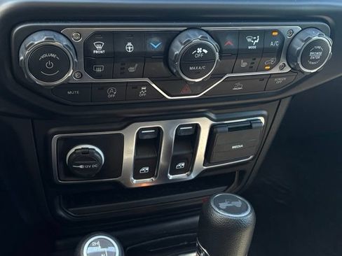 Used 2022 Jeep Wrangler Sport AWD/4WD image 20