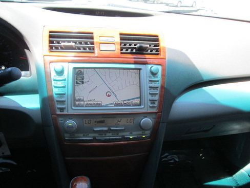 Used 2011 Toyota Camry XLE w/ SE/XLE Extra-Value Pkg image 13