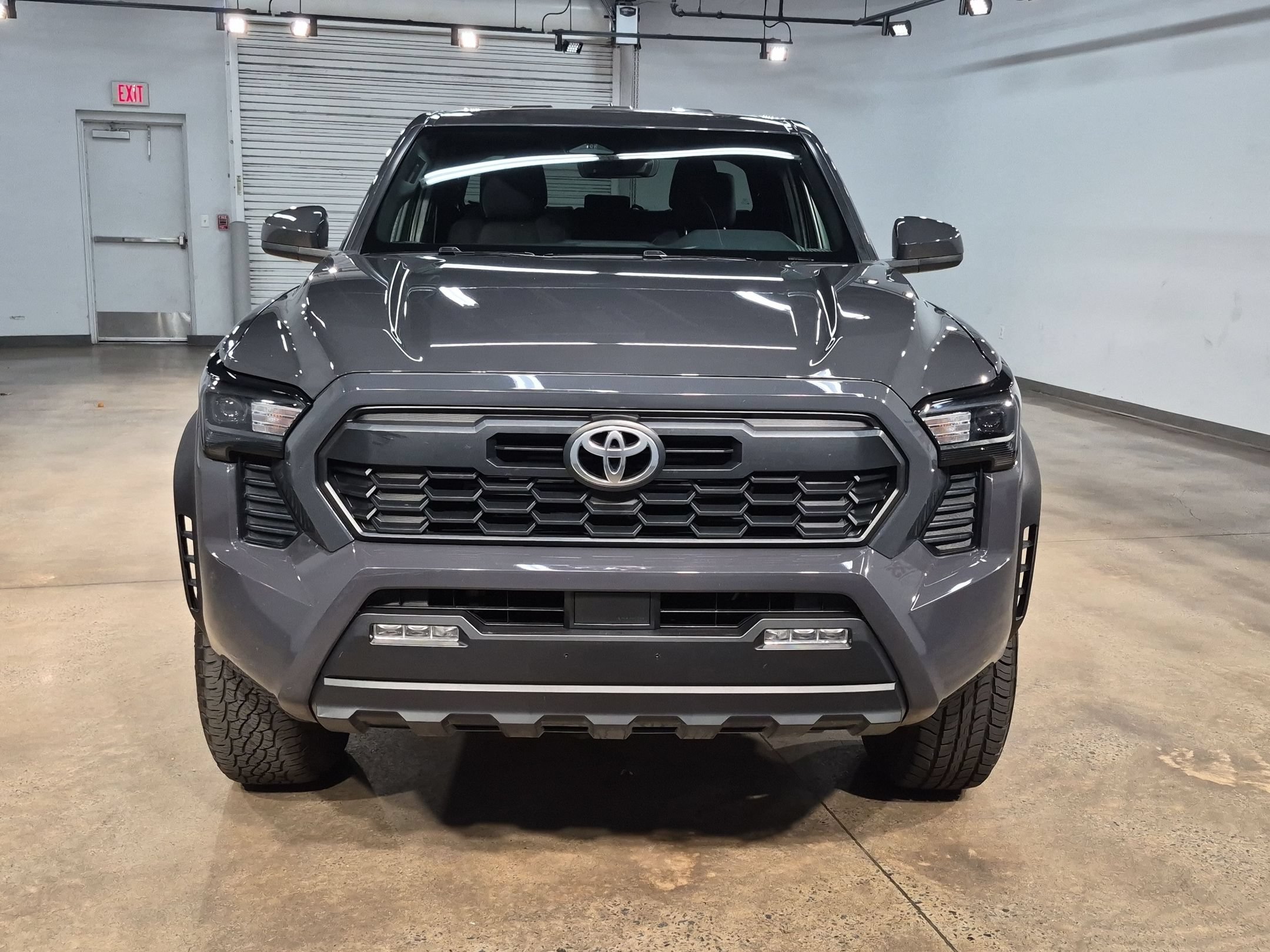 Used 2025 Toyota Tacoma TRD Off-Road AWD/4WD image 2