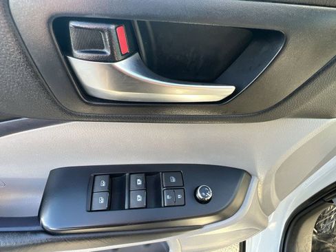 Used 2019 Toyota Highlander XLE image 23