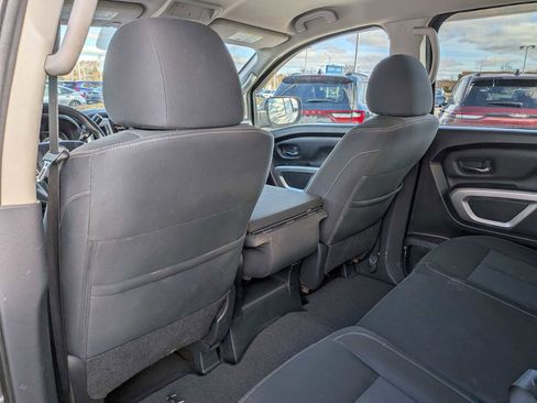 Used 2018 Nissan Titan SV image 16