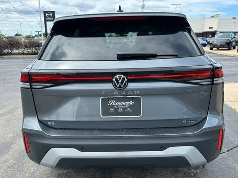 New 2025 Volkswagen Tiguan SE image 3