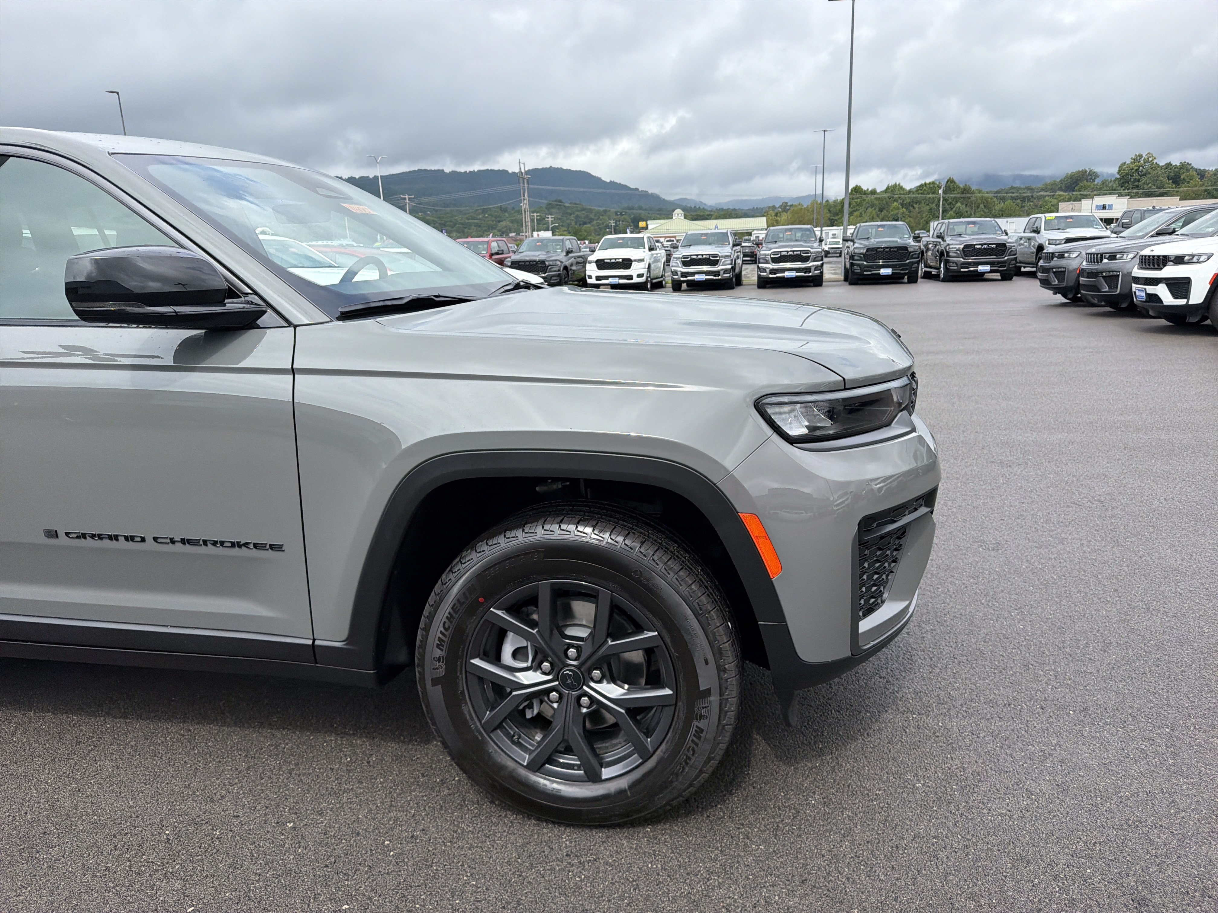 New 2027 Jeep Grand Cherokee 4WD image 4