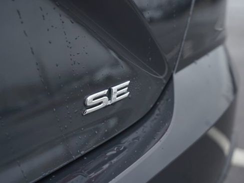 Used 2025 Toyota Camry SE image 39