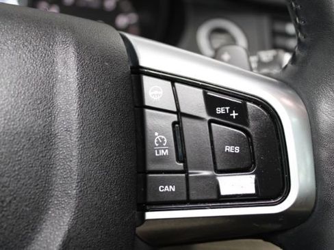 Used 2017 Land Rover Discovery Sport HSE image 18