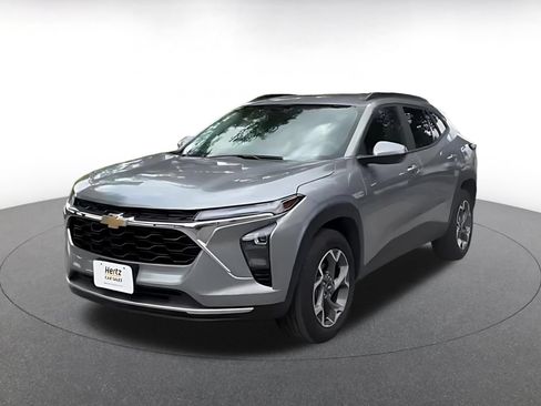 Used 2025 Chevrolet Trax LT FWD image 7