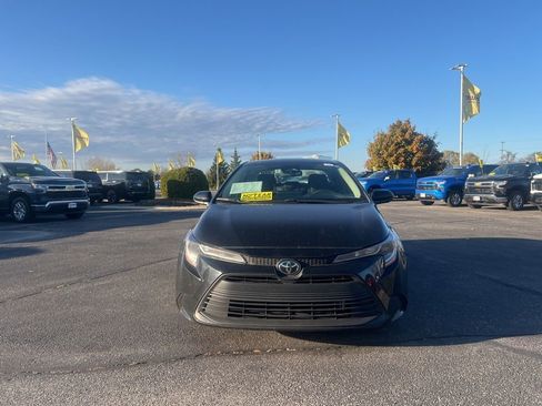 Used 2025 Toyota Corolla LE image 2