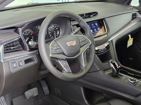New 2026 Cadillac XT5 Luxury w/ LPO, Floor Liner Package FWD image 9