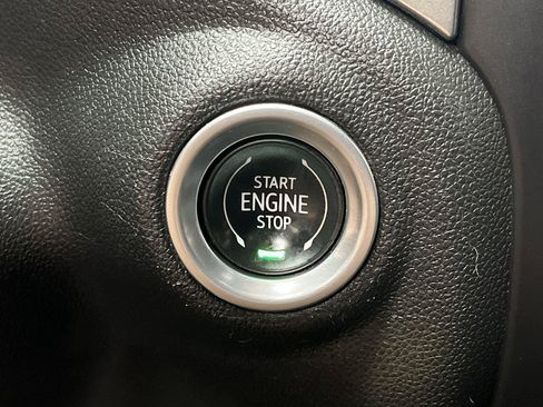 Certified 2021 Chevrolet Silverado 1500 LT AWD/4WD image 21