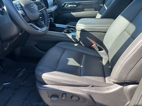 Certified 2025 Chevrolet Suburban Z71 image 9